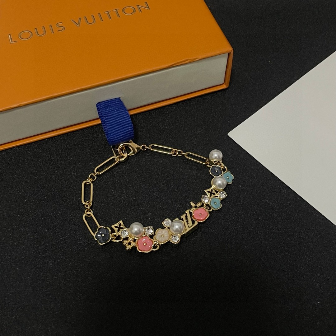 💥💥Louis Vuitton 路易威登 设计独特 (用LV经典之作图形理念)👋好看🧚‍♀️手链  超级