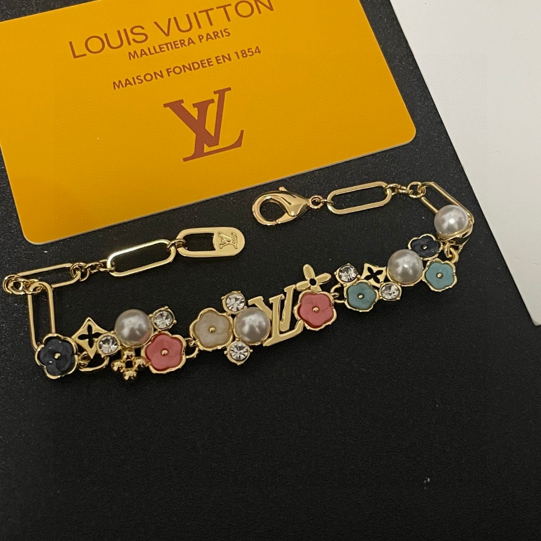 💥💥Louis Vuitton 路易威登 设计独特 (用LV经典之作图形理念)👋好看🧚‍♀️手链  超级