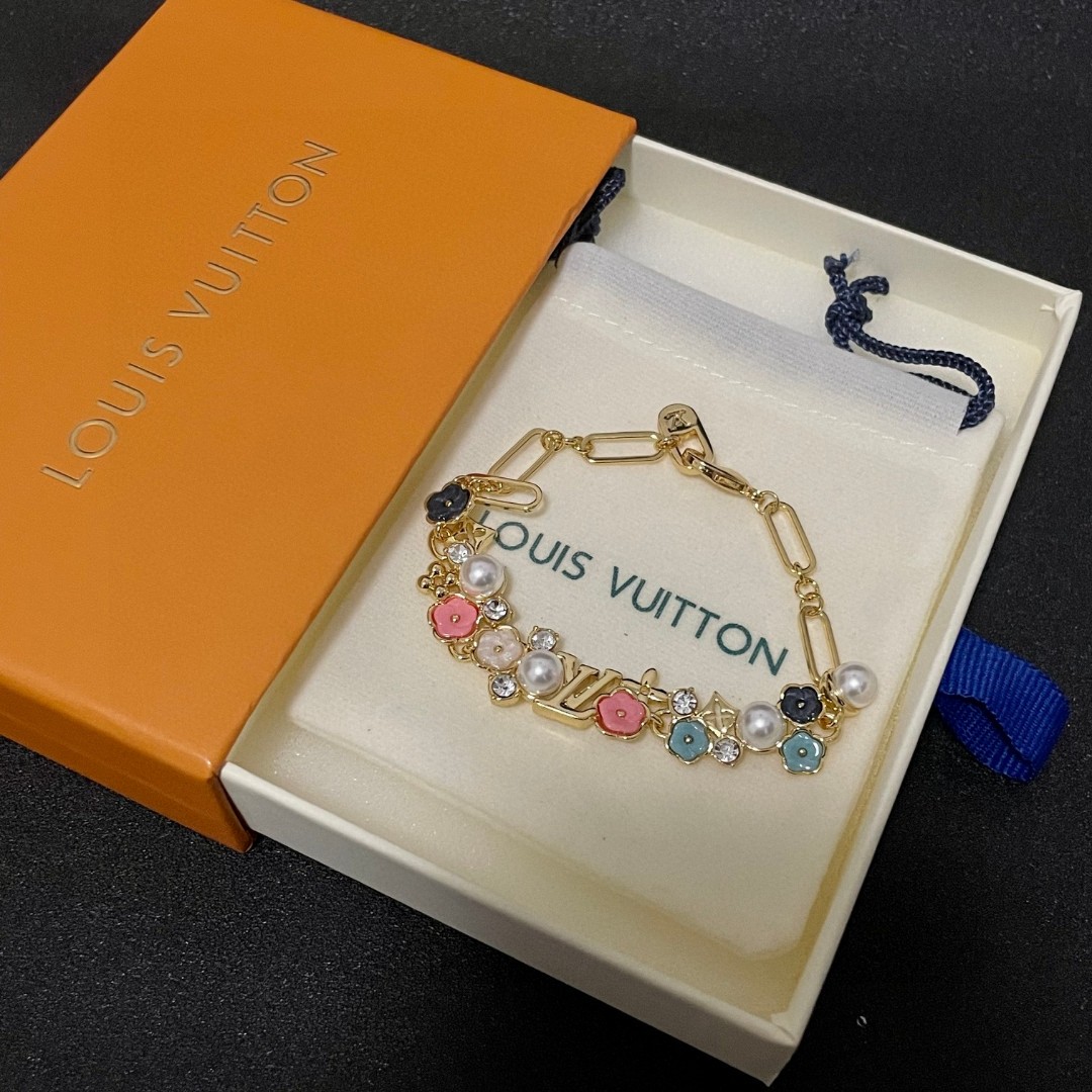 💥💥Louis Vuitton 路易威登 设计独特 (用LV经典之作图形理念)👋好看🧚‍♀️手链  超级