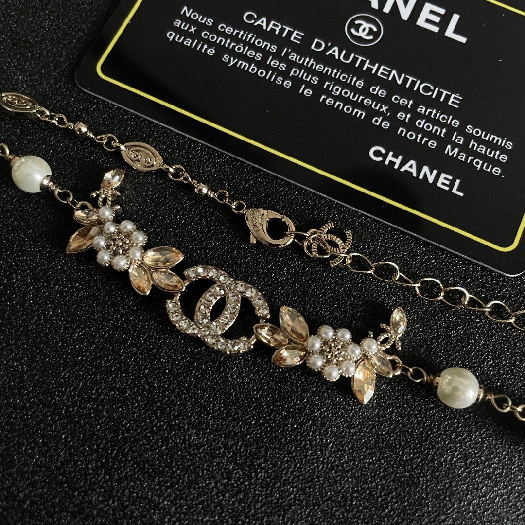 Chanel香奈儿 中古 字母项链👀小香家的款式真心无需多介绍😘🎶每一款都超好看，精致大方，非常显气质
