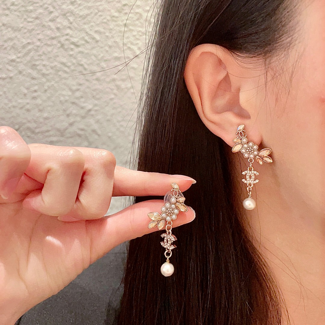  Chanel香奈儿 中古 耳钉👀小香家的款式真心无需多介绍😘🎶每一款都超好看，精致大方，非常显气质