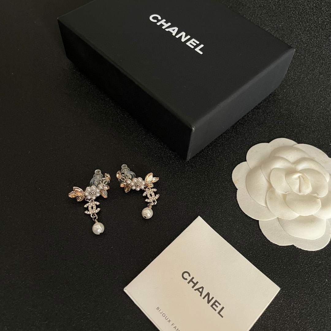  Chanel香奈儿 中古 耳钉👀小香家的款式真心无需多介绍😘🎶每一款都超好看，精致大方，非常显气质