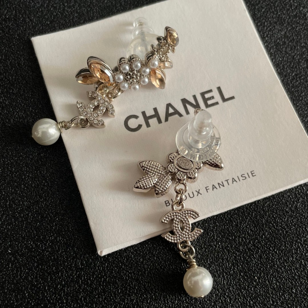  Chanel香奈儿 中古 耳钉👀小香家的款式真心无需多介绍😘🎶每一款都超好看，精致大方，非常显气质