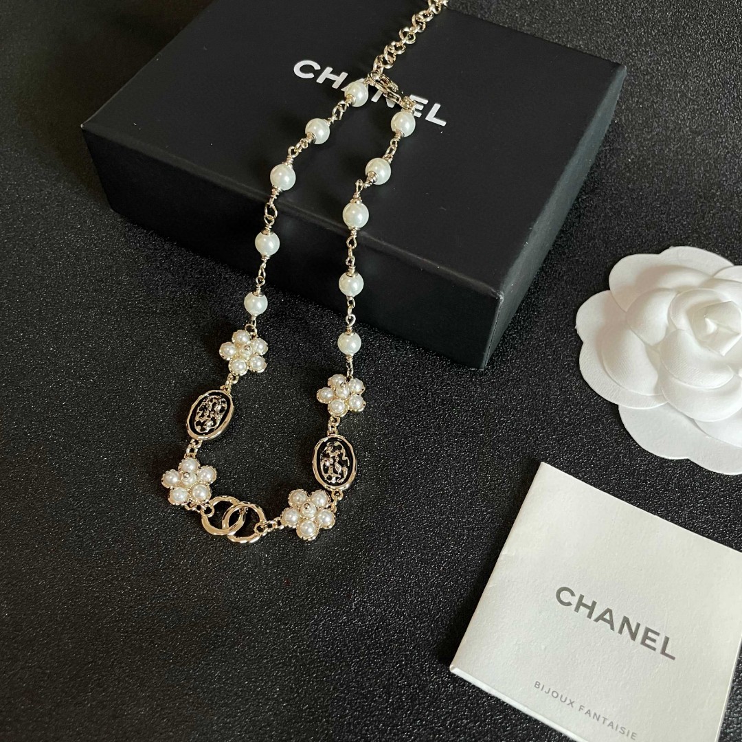  Chanel香奈儿 中古 字母项链👀小香家的款式真心无需多介绍😘🎶每一款都超好看，精致大方，非常显气质