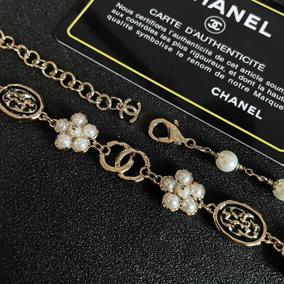  Chanel香奈儿 中古 字母项链👀小香家的款式真心无需多介绍😘🎶每一款都超好看，精致大方，非常显气质