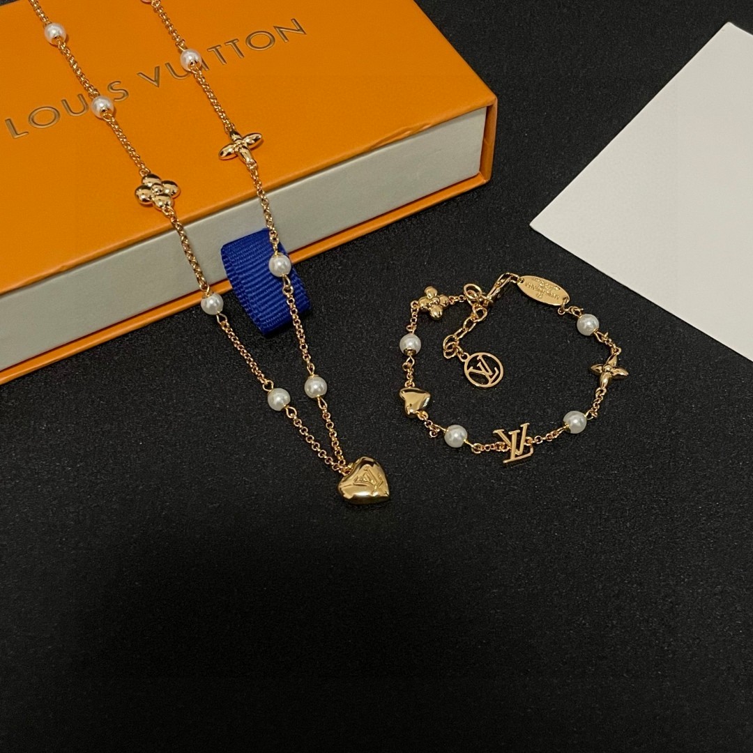 💥💥Louis Vuitton 路易威登 设计独特 (用LV经典之作图形理念)👋好看🧚‍♀️手链  超级