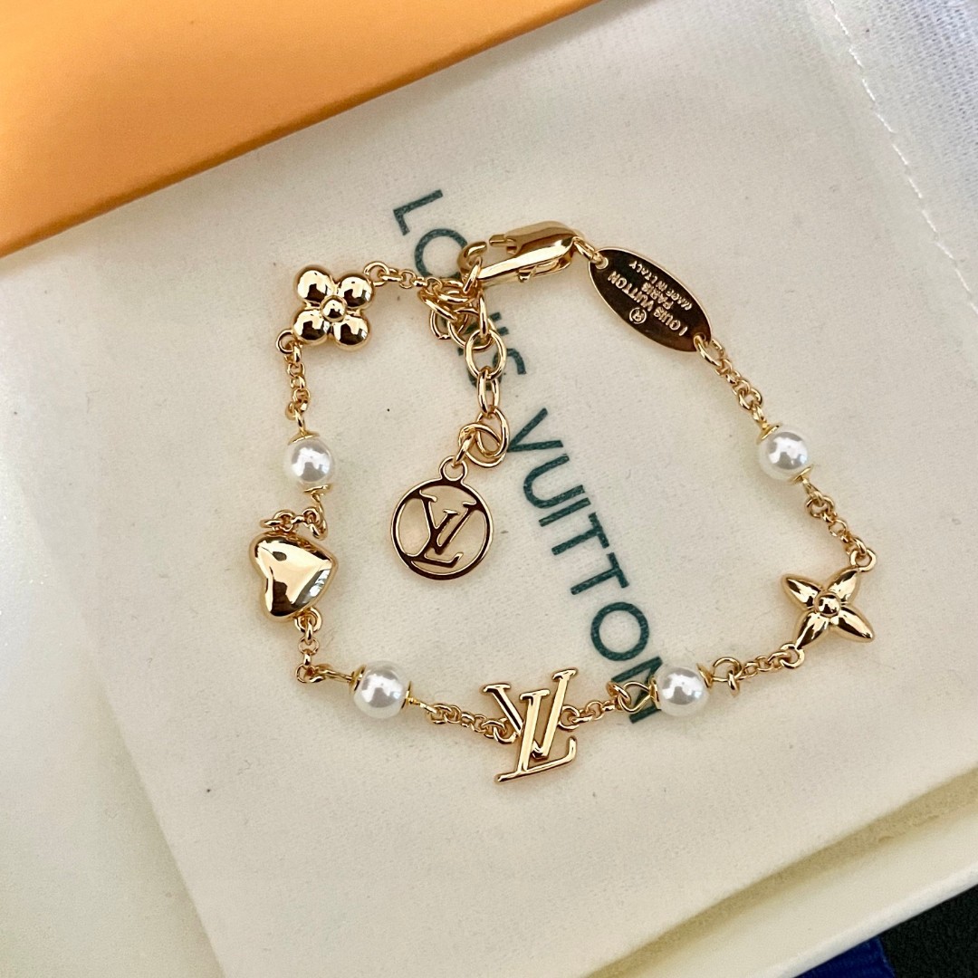 💥💥Louis Vuitton 路易威登 设计独特 (用LV经典之作图形理念)👋好看🧚‍♀️手链  超级