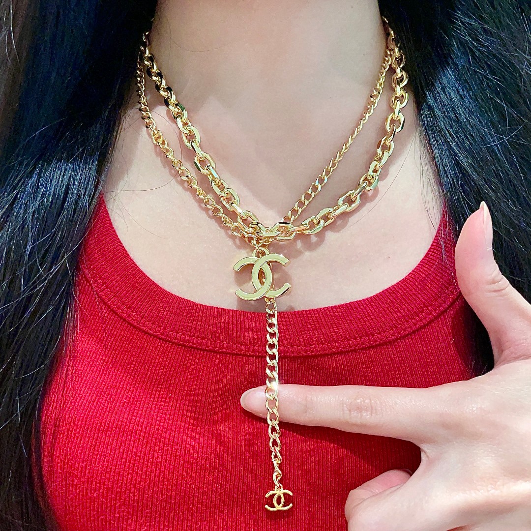  Chanel香奈儿 中古 项链👀小香家的款式真心无需多介绍😘🎶每一款都超好看，精致大方，非常显气质.