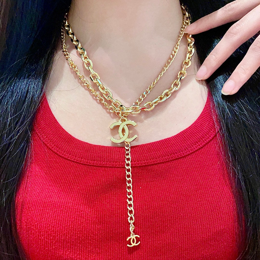  Chanel香奈儿 中古 项链👀小香家的款式真心无需多介绍😘🎶每一款都超好看，精致大方，非常显气质.