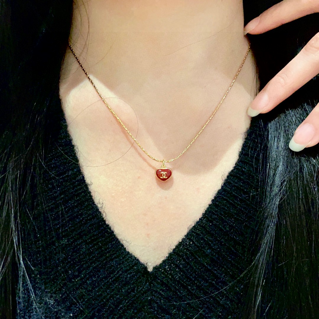  Chanel香奈儿 中古 项链👀小香家的款式真心无需多介绍😘🎶每一款都超好看，精致大方，非常显气质.