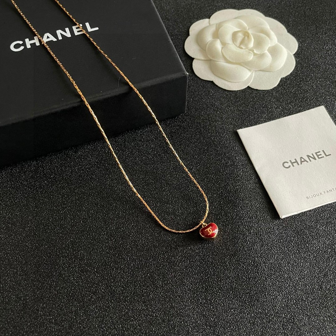  Chanel香奈儿 中古 项链👀小香家的款式真心无需多介绍😘🎶每一款都超好看，精致大方，非常显气质.