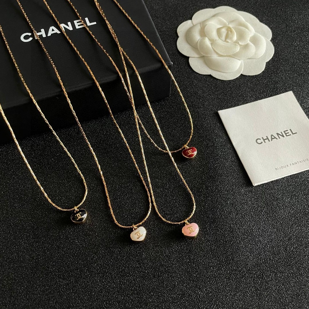  Chanel香奈儿 中古 项链👀小香家的款式真心无需多介绍😘🎶每一款都超好看，精致大方，非常显气质.