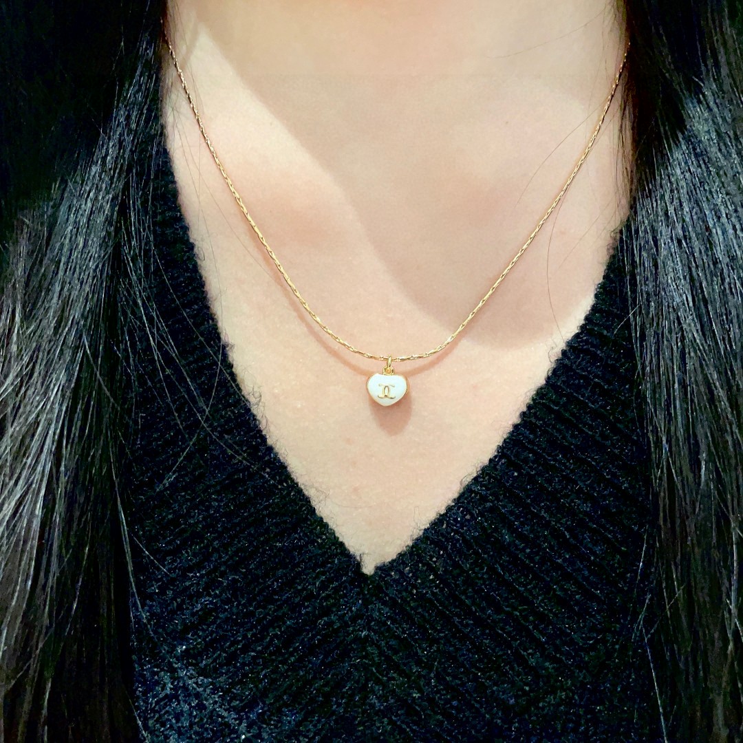  Chanel香奈儿 中古 项链👀小香家的款式真心无需多介绍😘🎶每一款都超好看，精致大方，非常显气质.