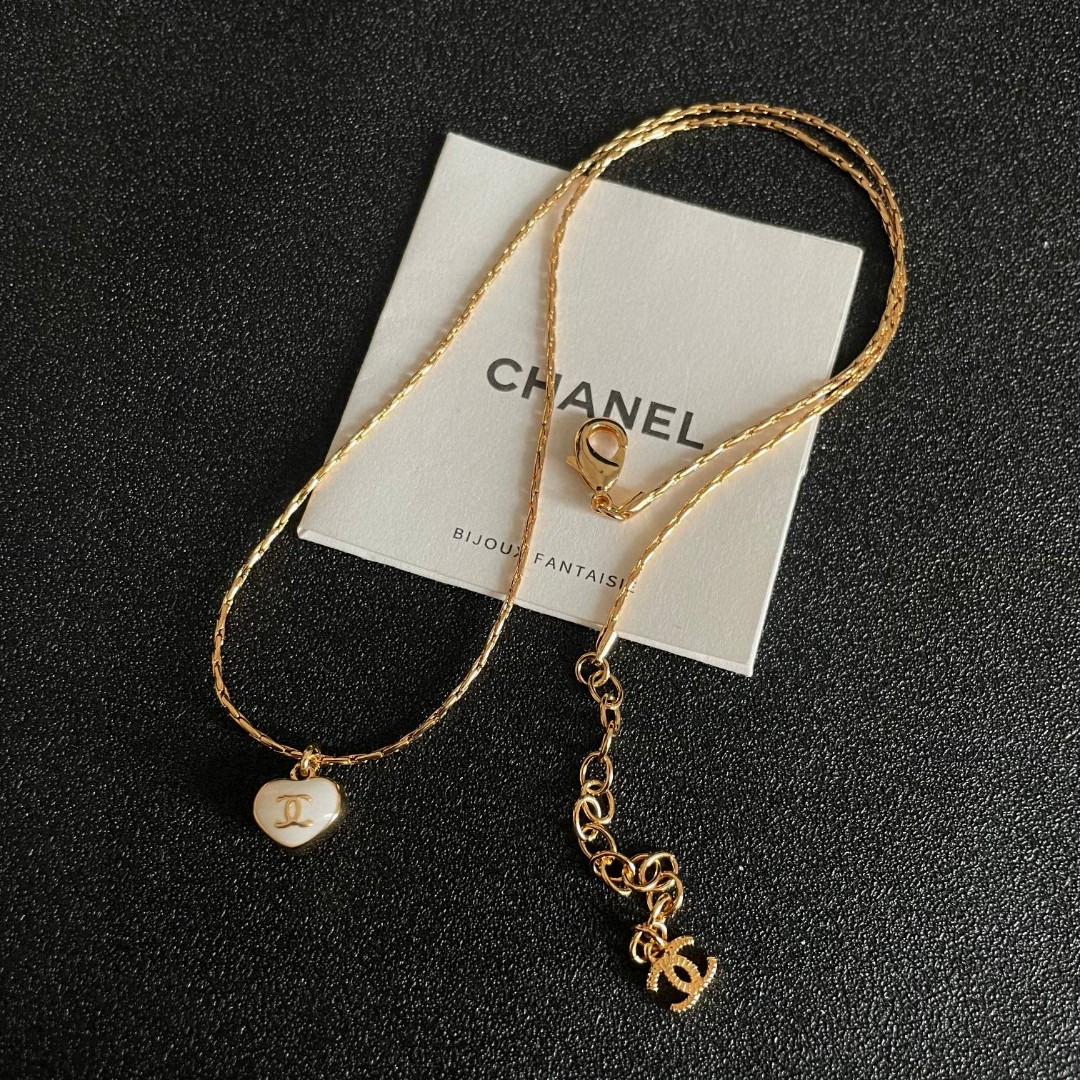  Chanel香奈儿 中古 项链👀小香家的款式真心无需多介绍😘🎶每一款都超好看，精致大方，非常显气质.