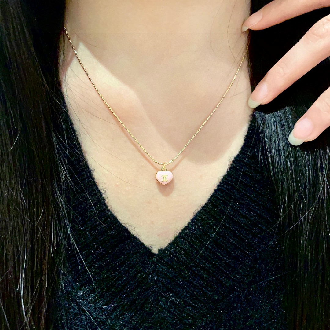  Chanel香奈儿 中古 项链👀小香家的款式真心无需多介绍😘🎶每一款都超好看，精致大方，非常显气质.