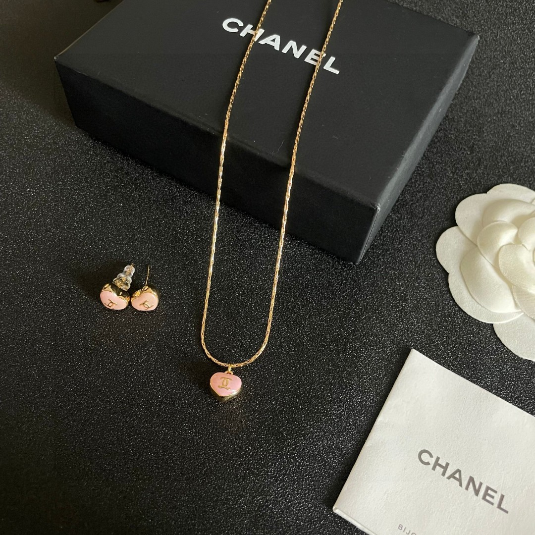  Chanel香奈儿 中古 项链👀小香家的款式真心无需多介绍😘🎶每一款都超好看，精致大方，非常显气质.