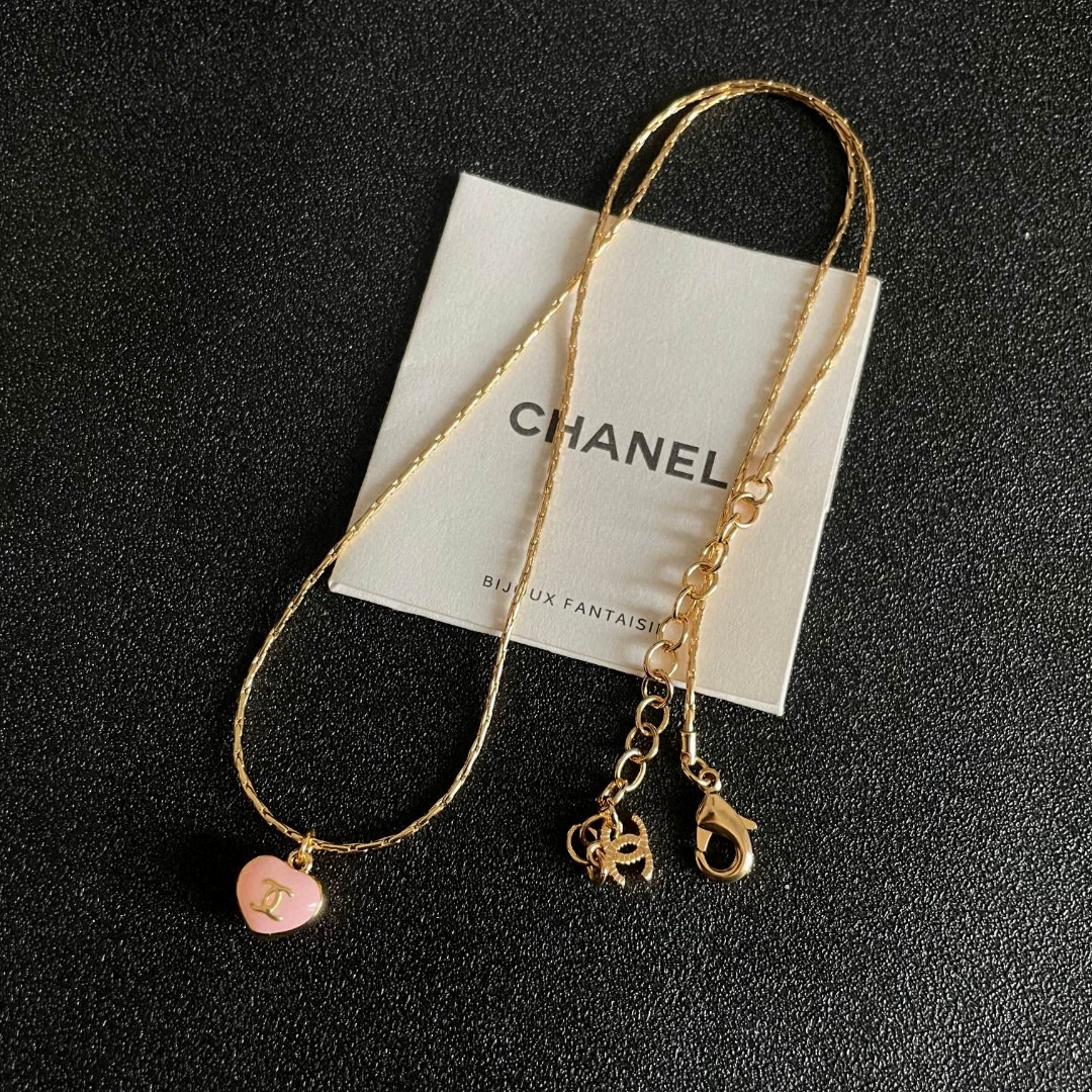  Chanel香奈儿 中古 项链👀小香家的款式真心无需多介绍😘🎶每一款都超好看，精致大方，非常显气质.