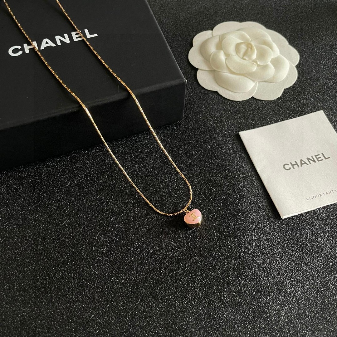  Chanel香奈儿 中古 项链👀小香家的款式真心无需多介绍😘🎶每一款都超好看，精致大方，非常显气质.