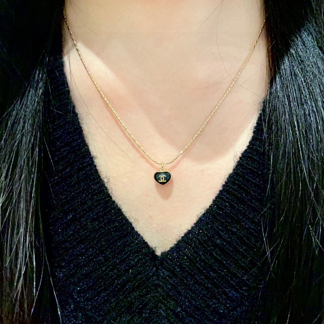  Chanel香奈儿 中古 项链👀小香家的款式真心无需多介绍😘🎶每一款都超好看，精致大方，非常显气质.