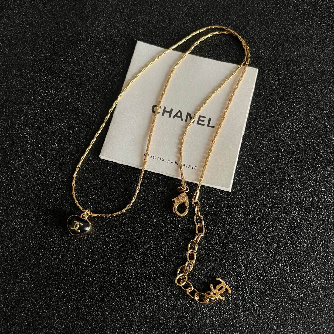  Chanel香奈儿 中古 项链👀小香家的款式真心无需多介绍😘🎶每一款都超好看，精致大方，非常显气质.