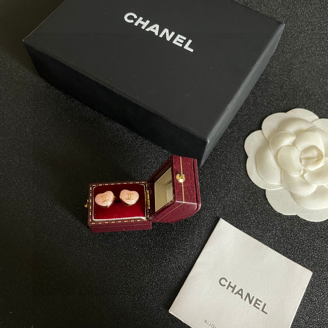  Chanel香奈儿 中古 双C耳钉👀原版复刻logo 小香家的款式真心无需多介绍😘🎶每一款都超好看，精