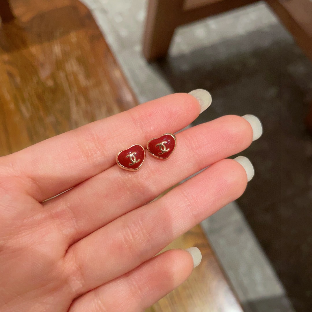  Chanel香奈儿 中古 双C耳钉👀原版复刻logo 小香家的款式真心无需多介绍😘🎶每一款都超好看，精