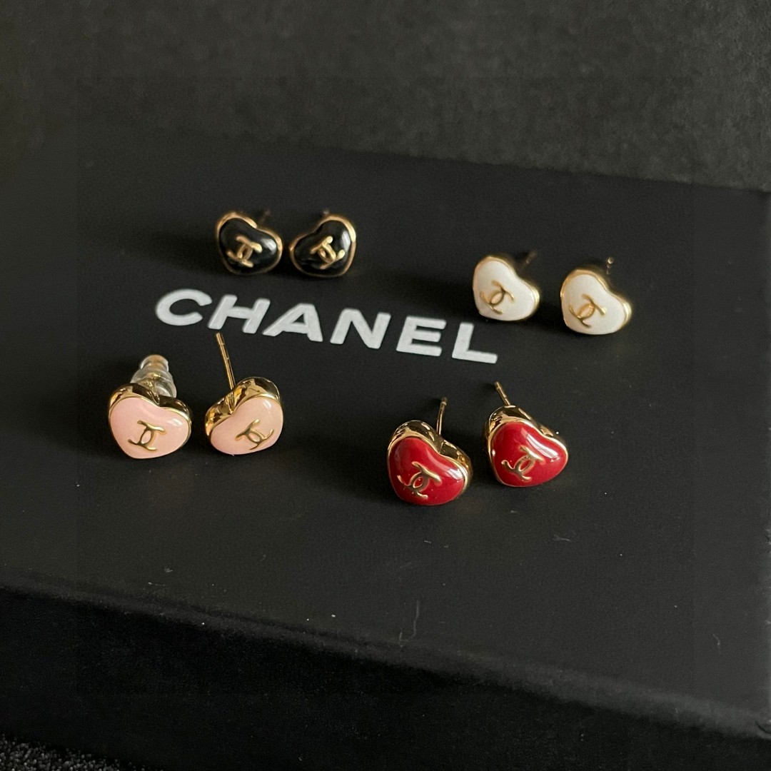  Chanel香奈儿 中古 双C耳钉👀原版复刻logo 小香家的款式真心无需多介绍😘🎶每一款都超好看，精