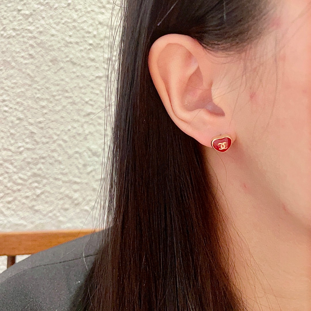  Chanel香奈儿 中古 双C耳钉👀原版复刻logo 小香家的款式真心无需多介绍😘🎶每一款都超好看，精