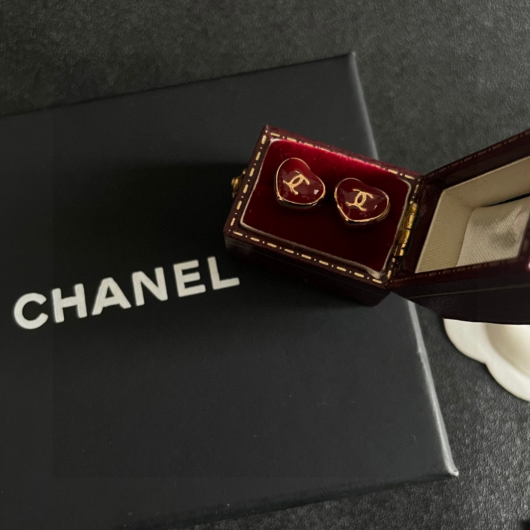  Chanel香奈儿 中古 双C耳钉👀原版复刻logo 小香家的款式真心无需多介绍😘🎶每一款都超好看，精