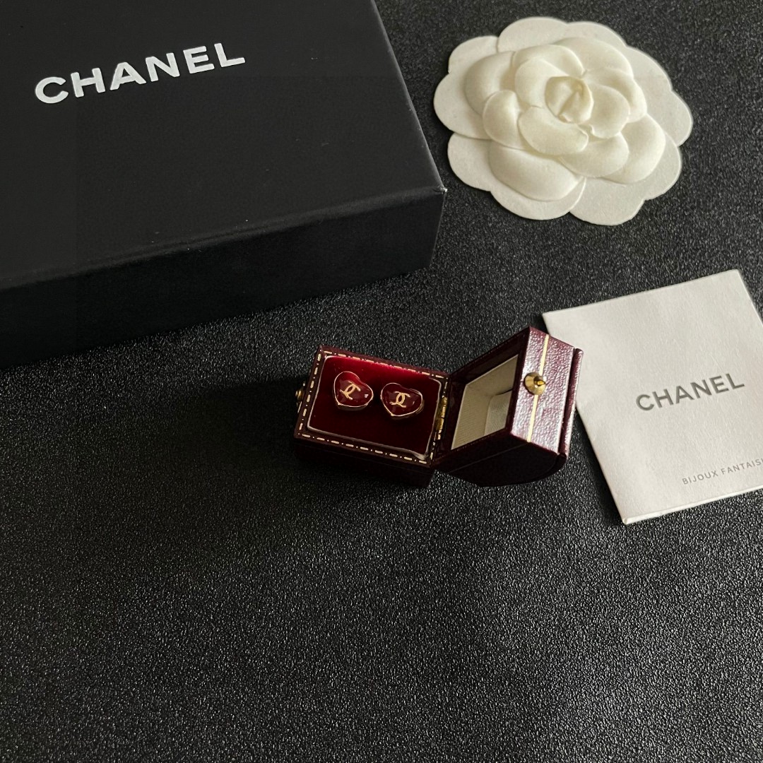  Chanel香奈儿 中古 双C耳钉👀原版复刻logo 小香家的款式真心无需多介绍😘🎶每一款都超好看，精