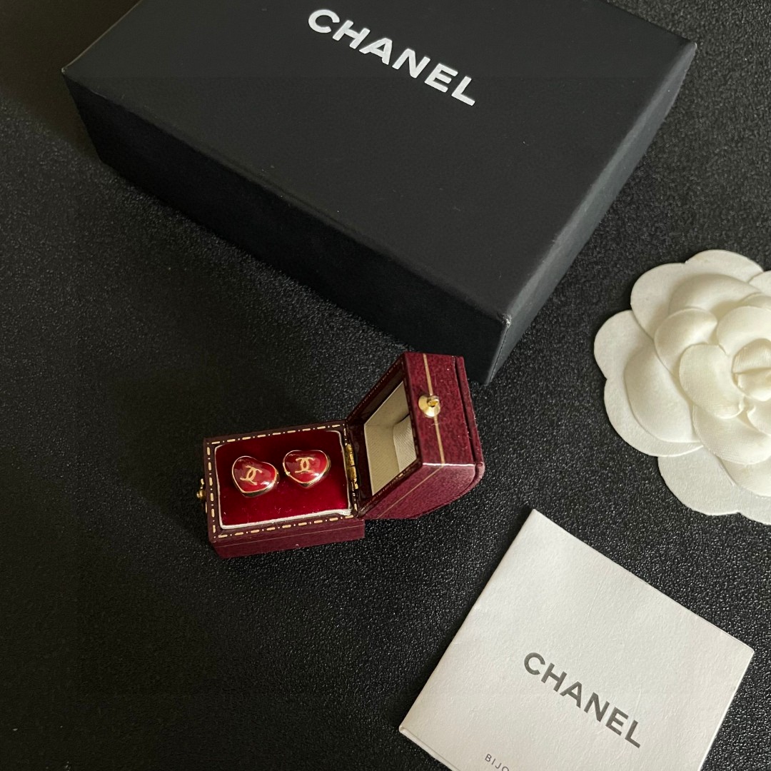  Chanel香奈儿 中古 双C耳钉👀原版复刻logo 小香家的款式真心无需多介绍😘🎶每一款都超好看，精