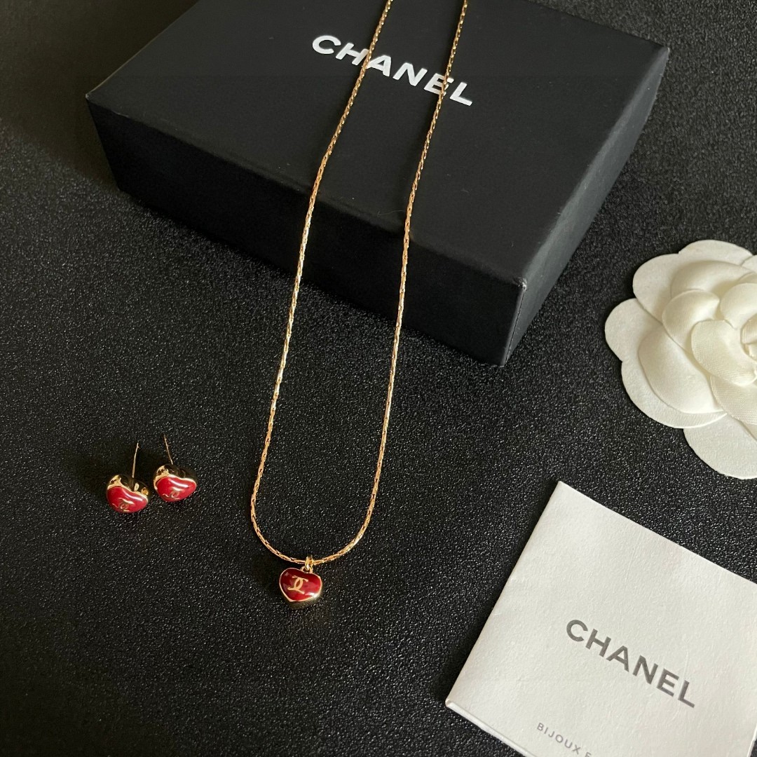  Chanel香奈儿 中古 双C耳钉👀原版复刻logo 小香家的款式真心无需多介绍😘🎶每一款都超好看，精