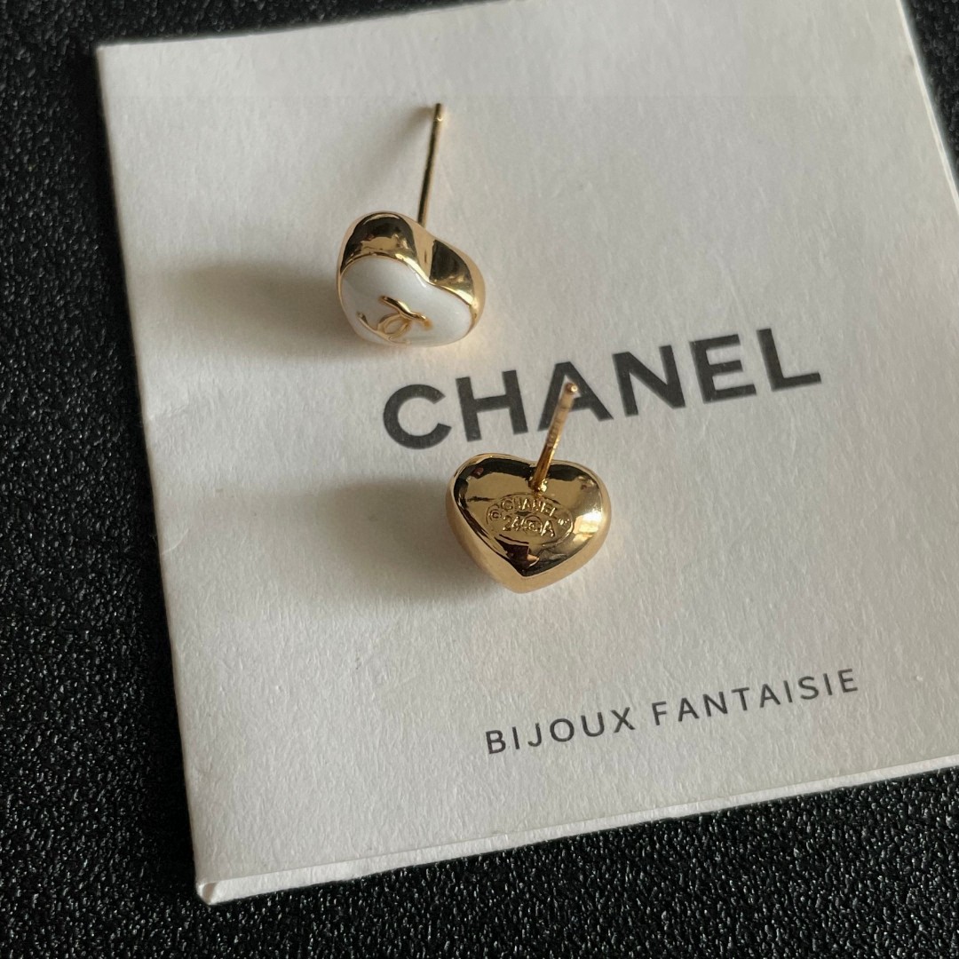  Chanel香奈儿 中古 双C耳钉👀原版复刻logo 小香家的款式真心无需多介绍😘🎶每一款都超好看，精