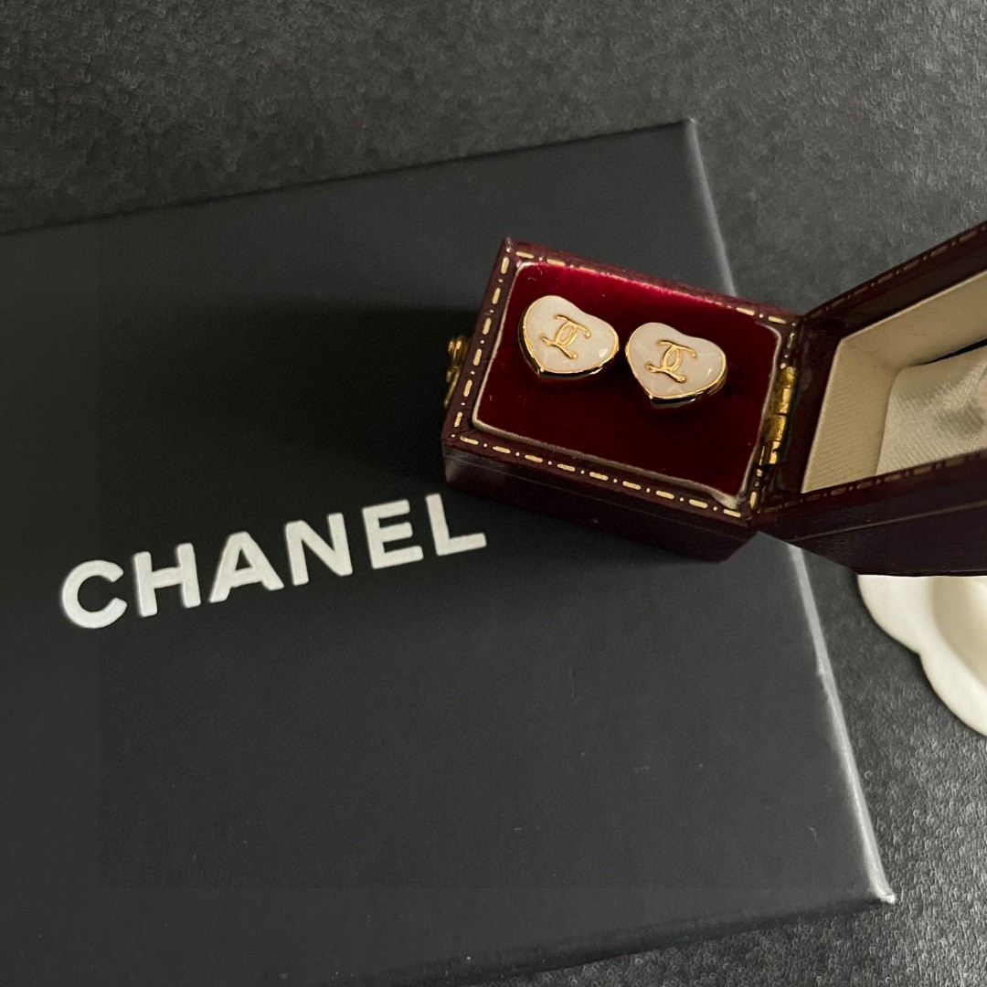  Chanel香奈儿 中古 双C耳钉👀原版复刻logo 小香家的款式真心无需多介绍😘🎶每一款都超好看，精