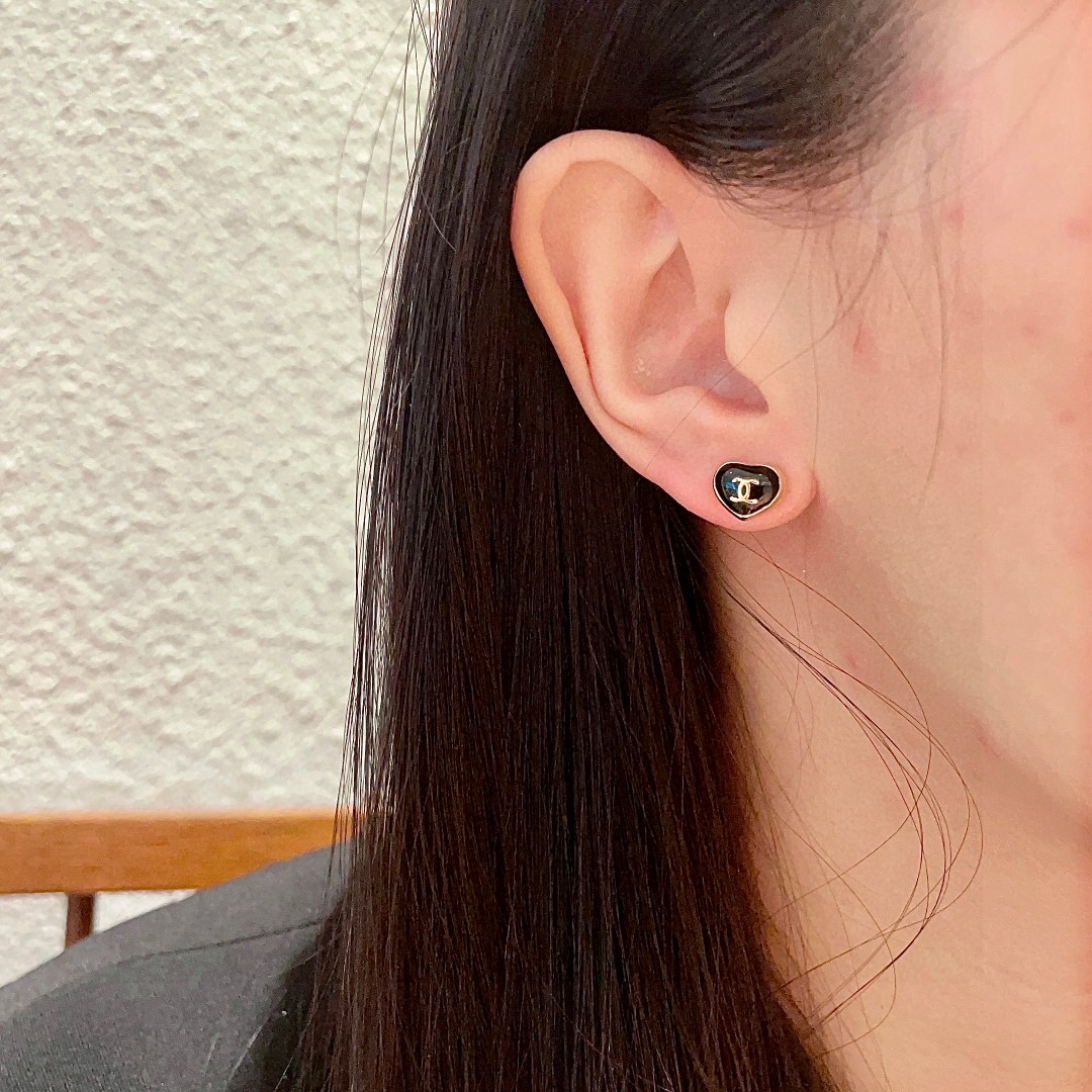  Chanel香奈儿 中古 双C耳钉👀原版复刻logo 小香家的款式真心无需多介绍😘🎶每一款都超好看，精