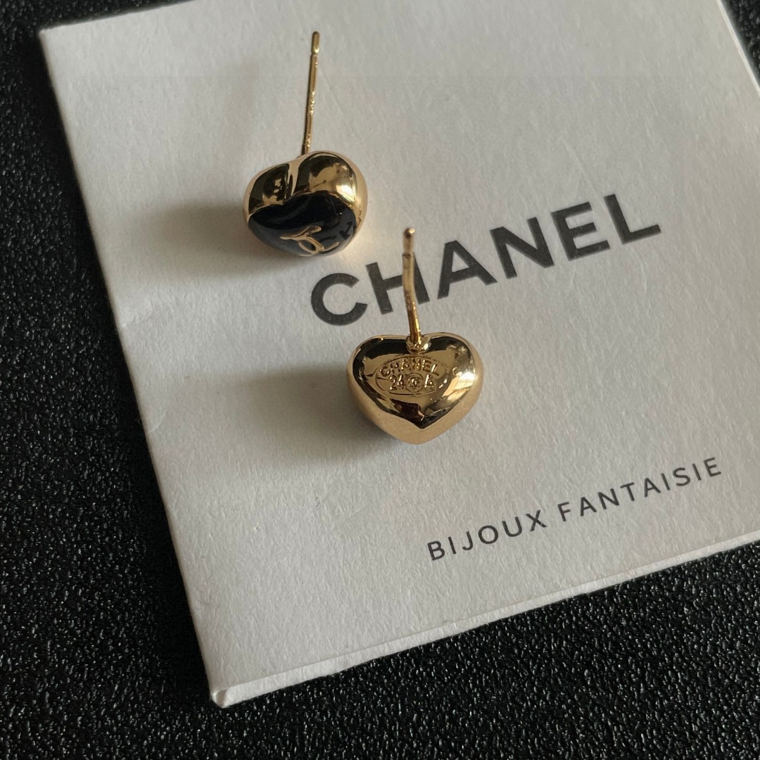  Chanel香奈儿 中古 双C耳钉👀原版复刻logo 小香家的款式真心无需多介绍😘🎶每一款都超好看，精