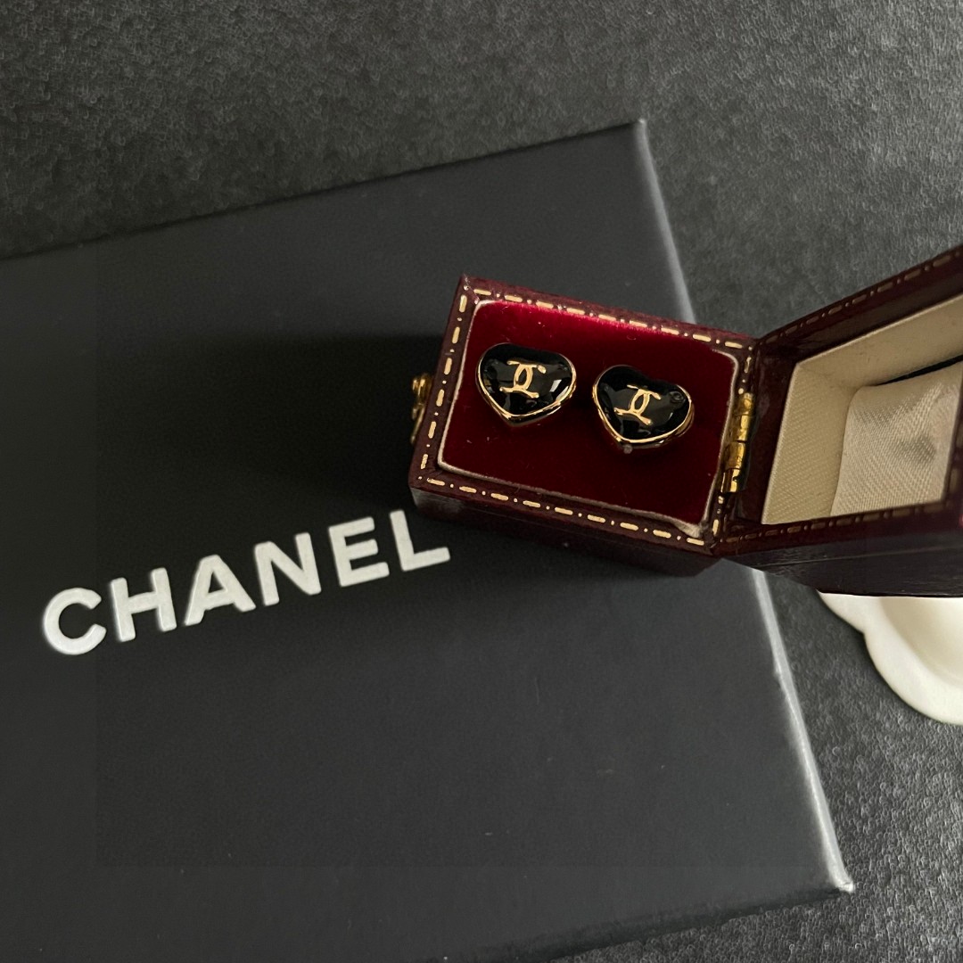  Chanel香奈儿 中古 双C耳钉👀原版复刻logo 小香家的款式真心无需多介绍😘🎶每一款都超好看，精