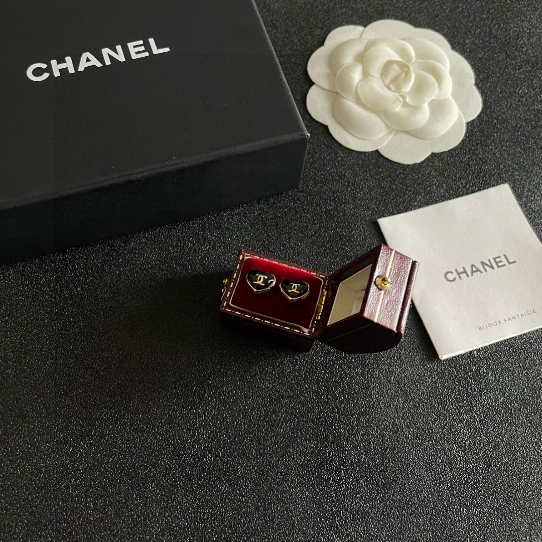  Chanel香奈儿 中古 双C耳钉👀原版复刻logo 小香家的款式真心无需多介绍😘🎶每一款都超好看，精
