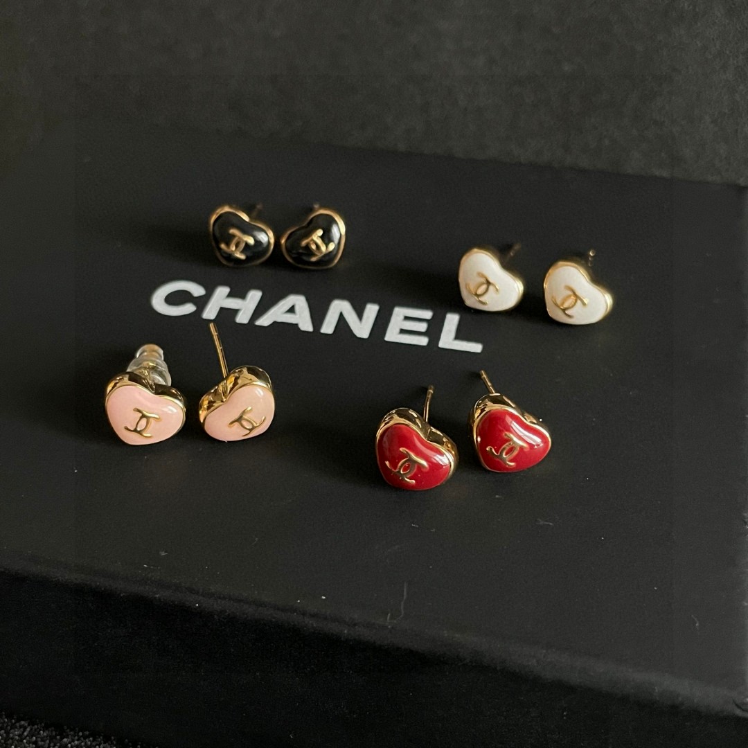  Chanel香奈儿 中古 双C耳钉👀原版复刻logo 小香家的款式真心无需多介绍😘🎶每一款都超好看，精