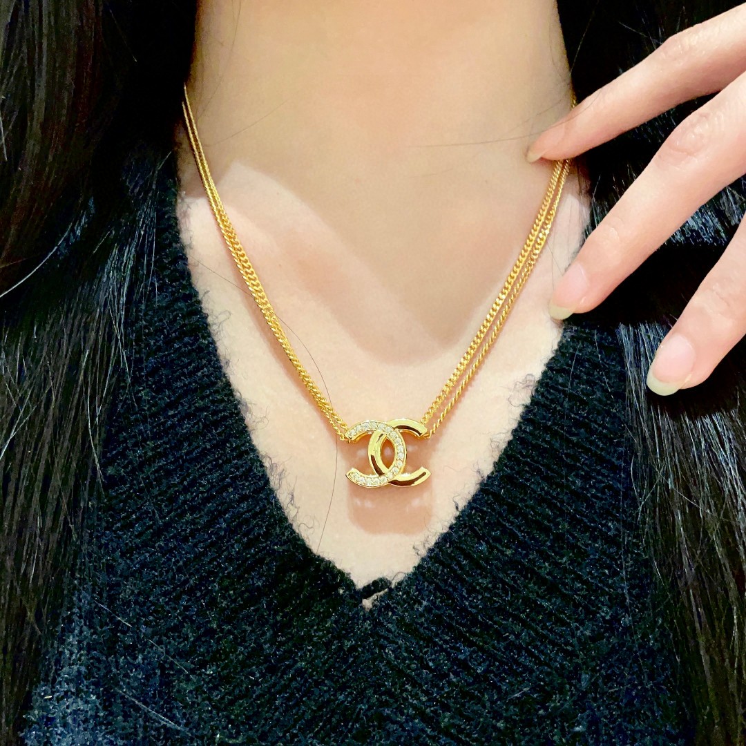  Chanel香奈儿 中古 项链👀小香家的款式真心无需多介绍😘🎶每一款都超好看，精致大方，非常显气质.
