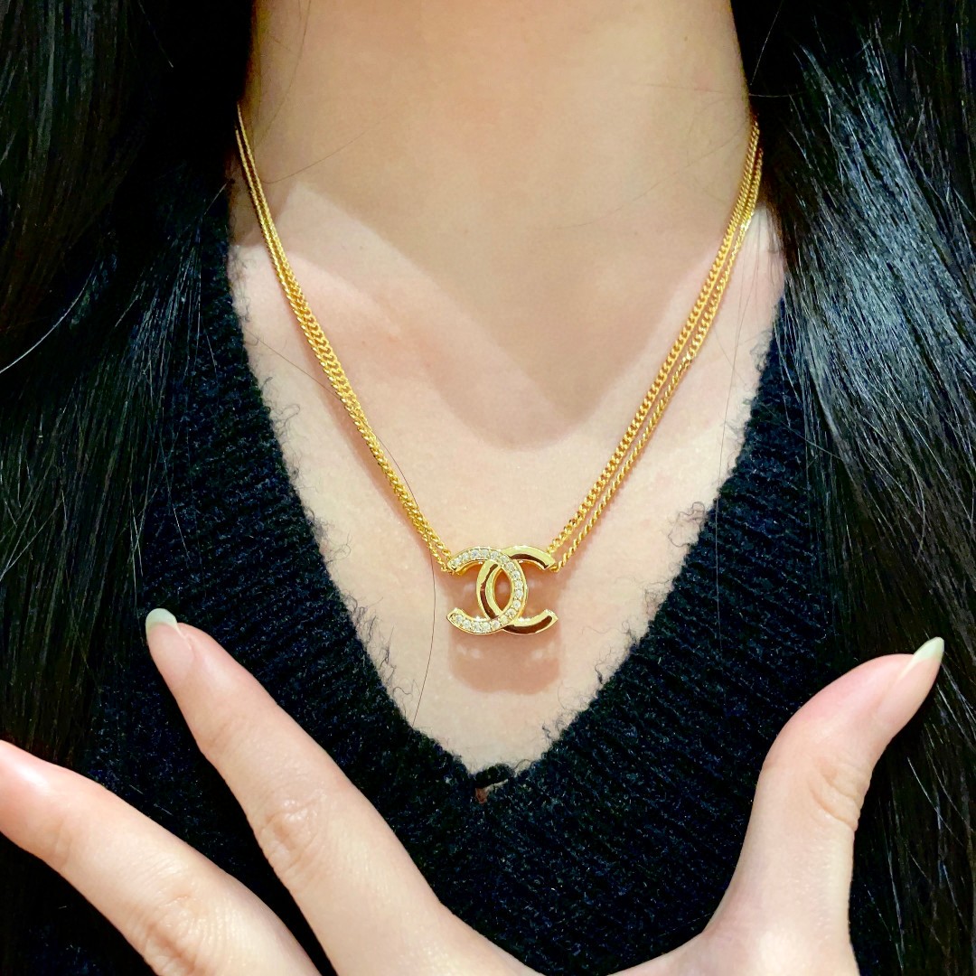 Chanel香奈儿 中古 项链👀小香家的款式真心无需多介绍😘🎶每一款都超好看，精致大方，非常显气质.