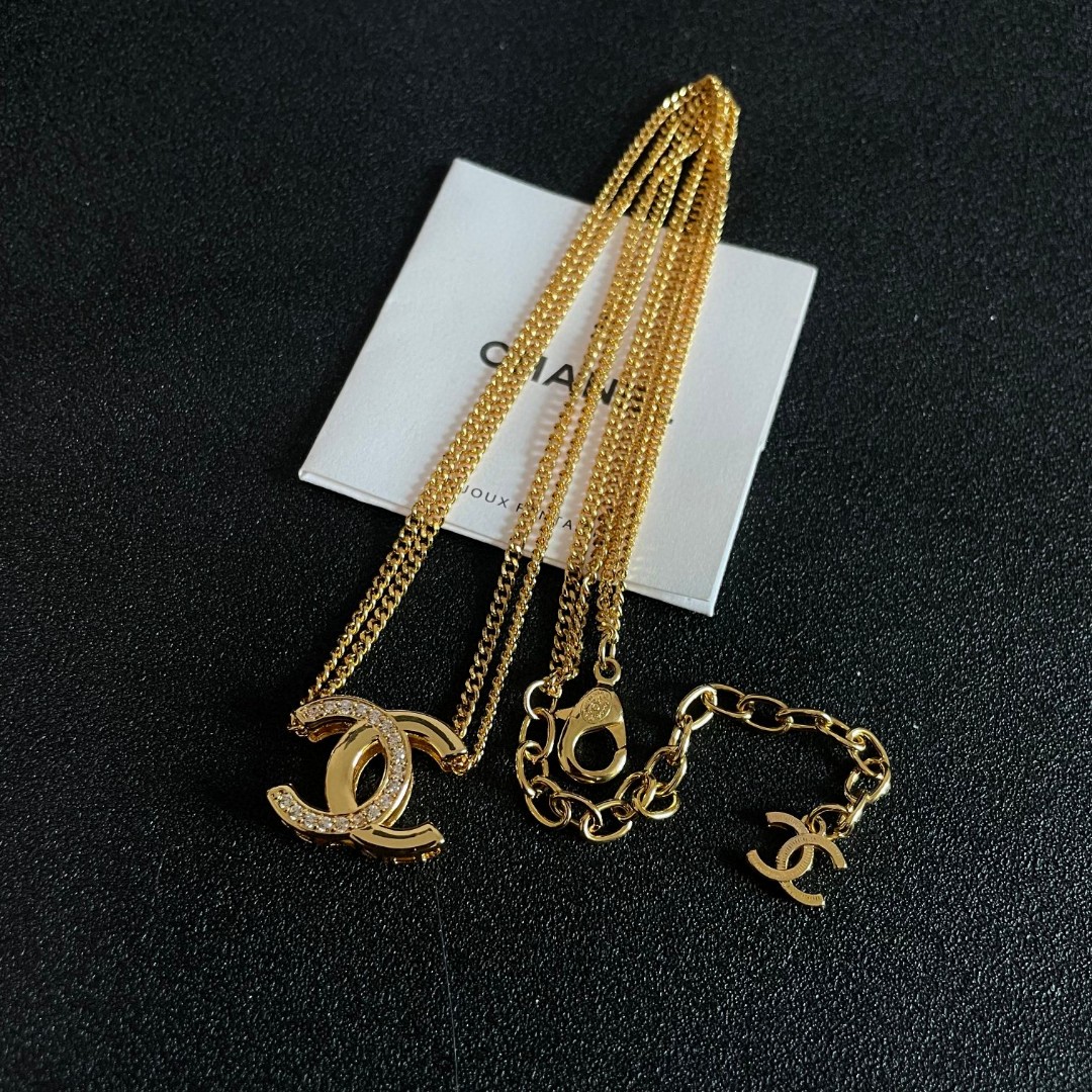  Chanel香奈儿 中古 项链👀小香家的款式真心无需多介绍😘🎶每一款都超好看，精致大方，非常显气质.