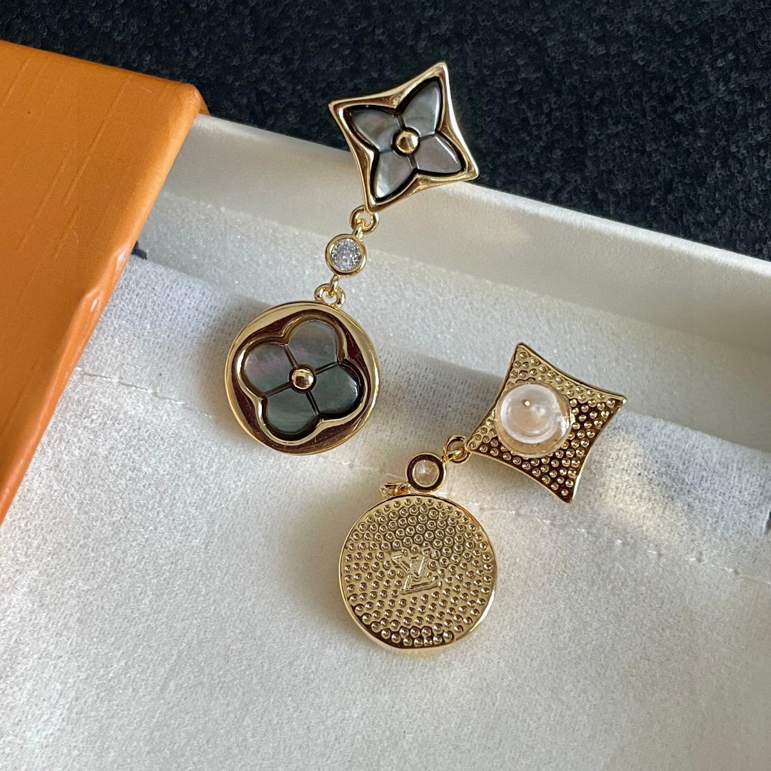 👑Lv 路易威登 2025年早春新品耳钉 经典老花耳环 超精工cnc工艺技术 上身美美哒 特别适合夏日搭