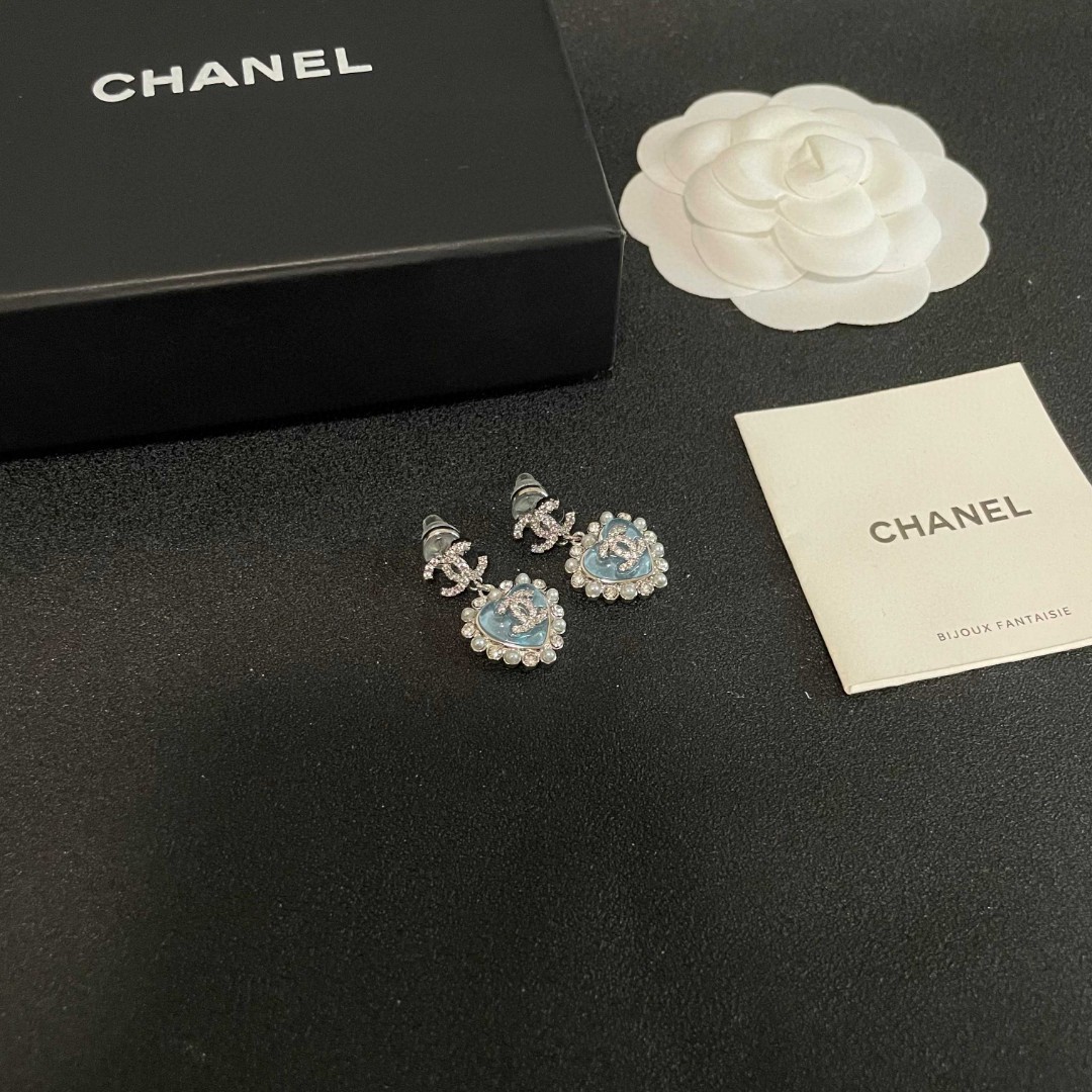  Chanel香奈儿 中古 双C耳钉👀原版复刻logo 小香家的款式真心无需多介绍😘🎶每一款都超好看，精