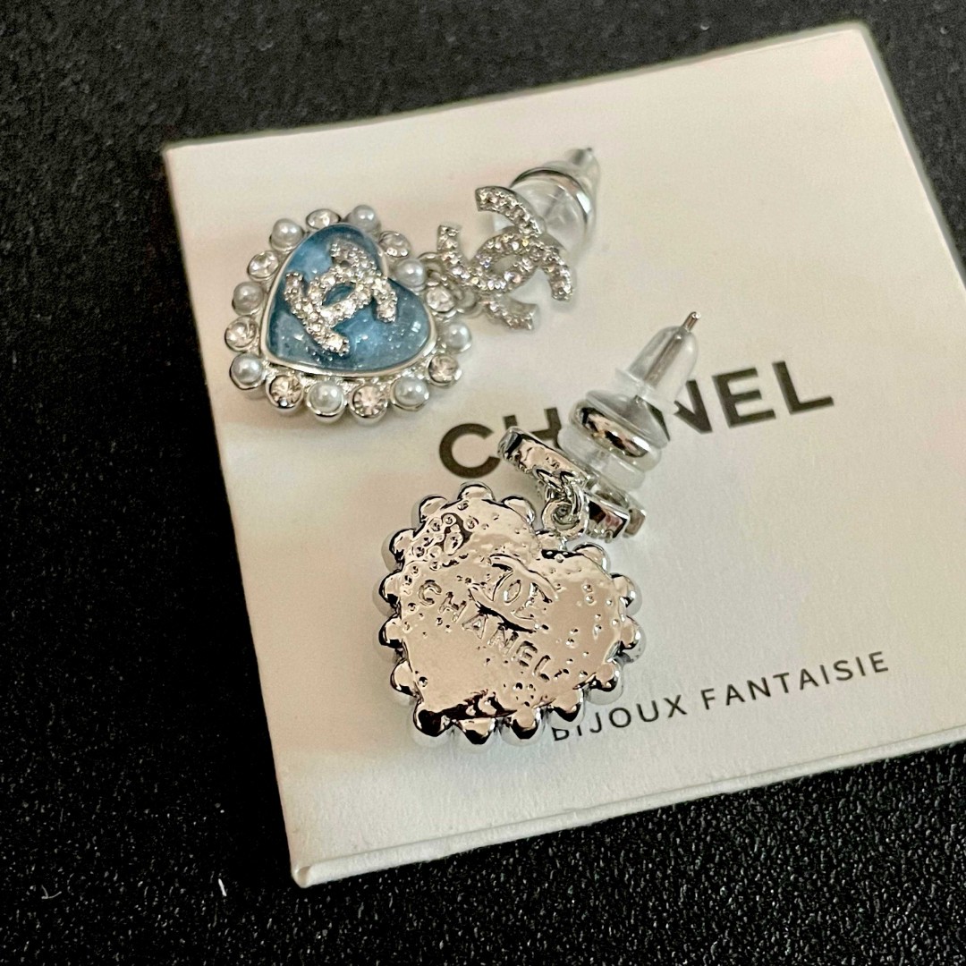  Chanel香奈儿 中古 双C耳钉👀原版复刻logo 小香家的款式真心无需多介绍😘🎶每一款都超好看，精