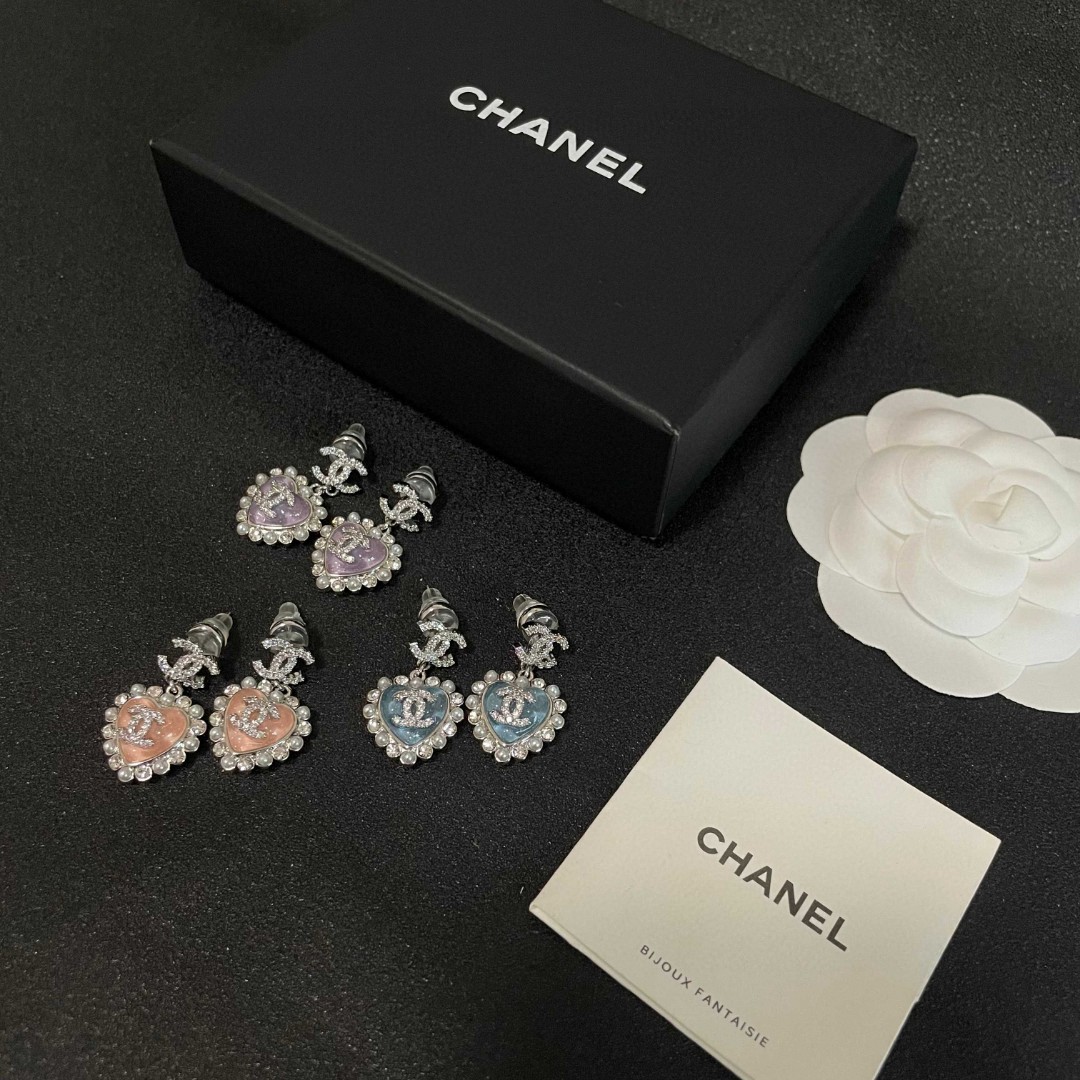  Chanel香奈儿 中古 双C耳钉👀原版复刻logo 小香家的款式真心无需多介绍😘🎶每一款都超好看，精