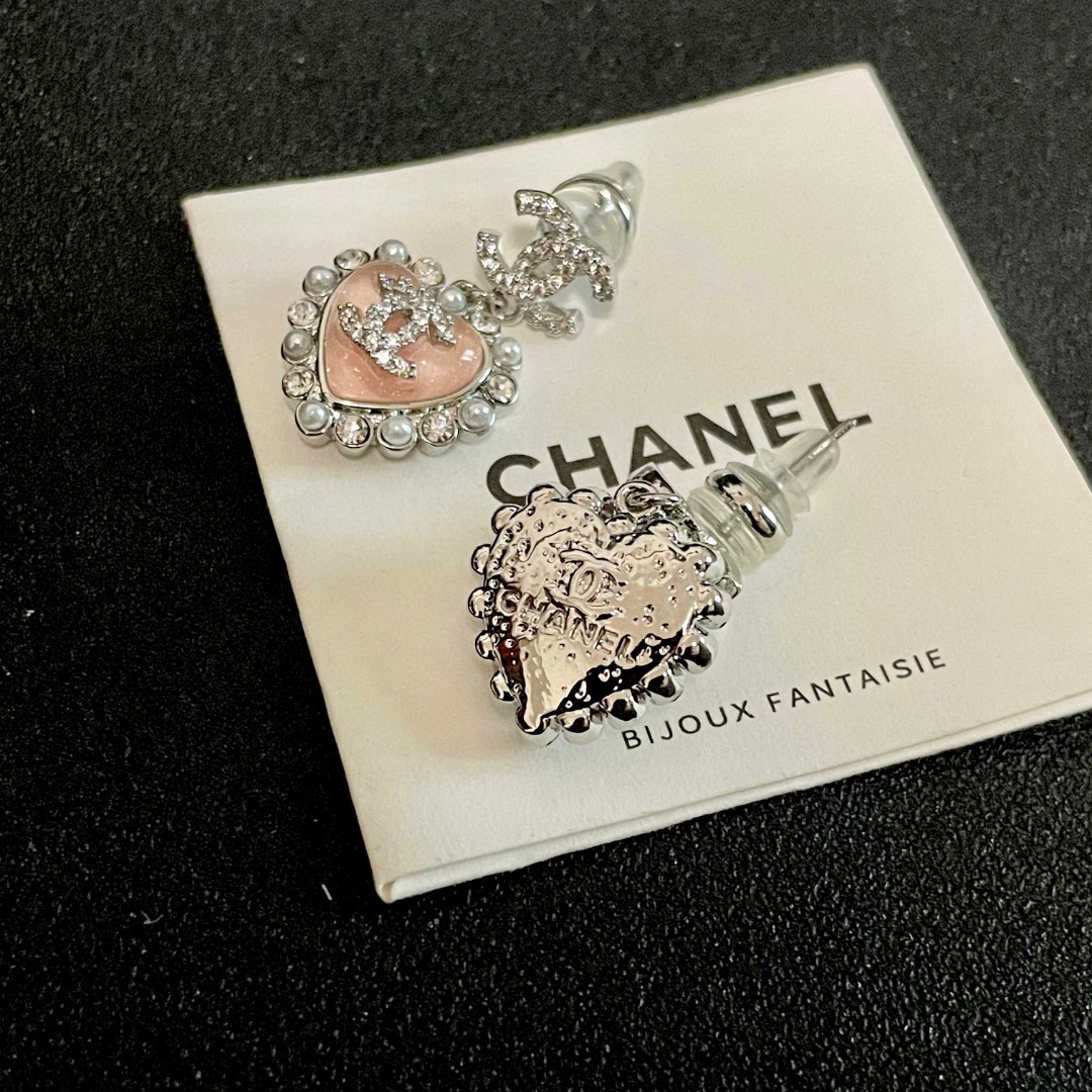  Chanel香奈儿 中古 双C耳钉👀原版复刻logo 小香家的款式真心无需多介绍😘🎶每一款都超好看，精