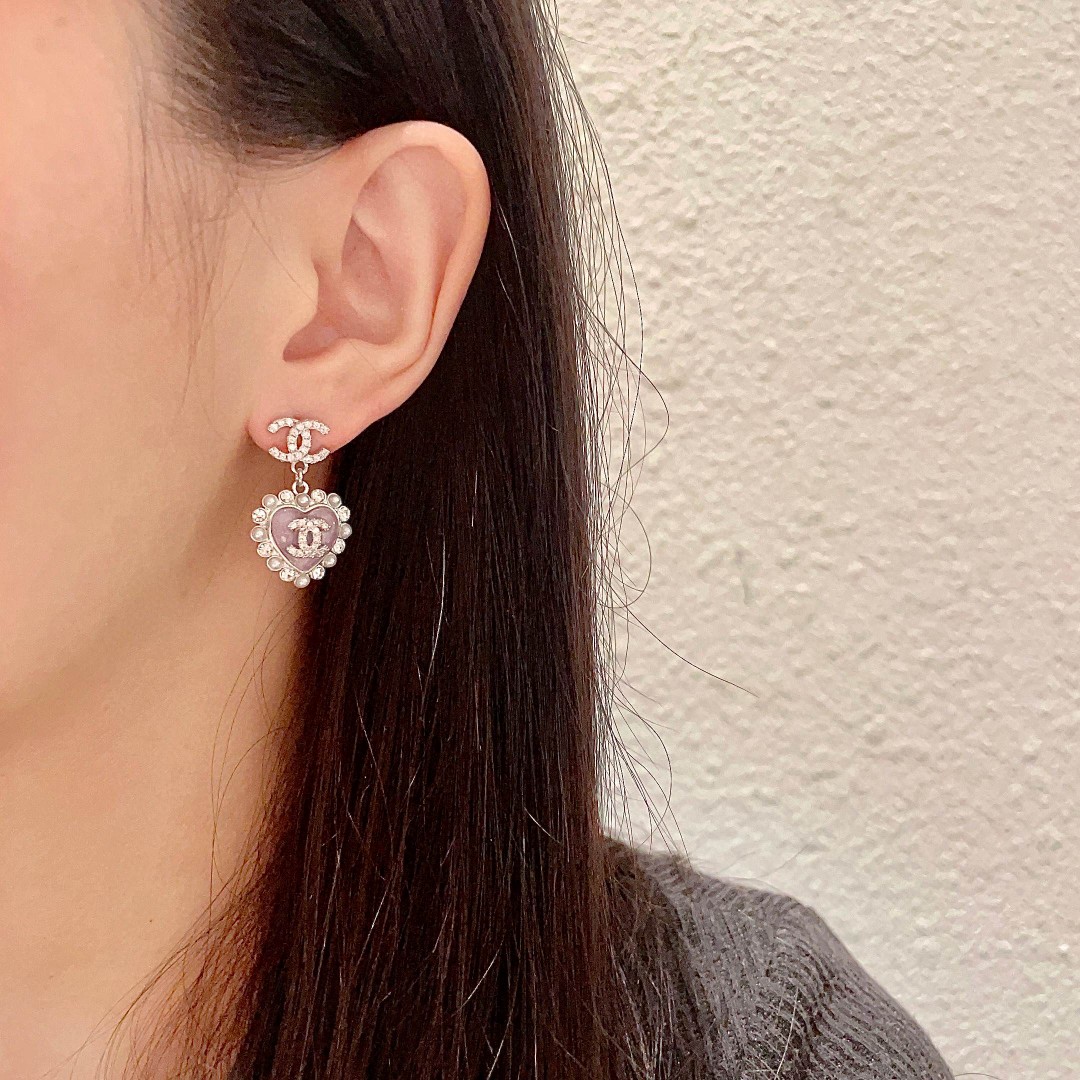  Chanel香奈儿 中古 双C耳钉👀原版复刻logo 小香家的款式真心无需多介绍😘🎶每一款都超好看，精