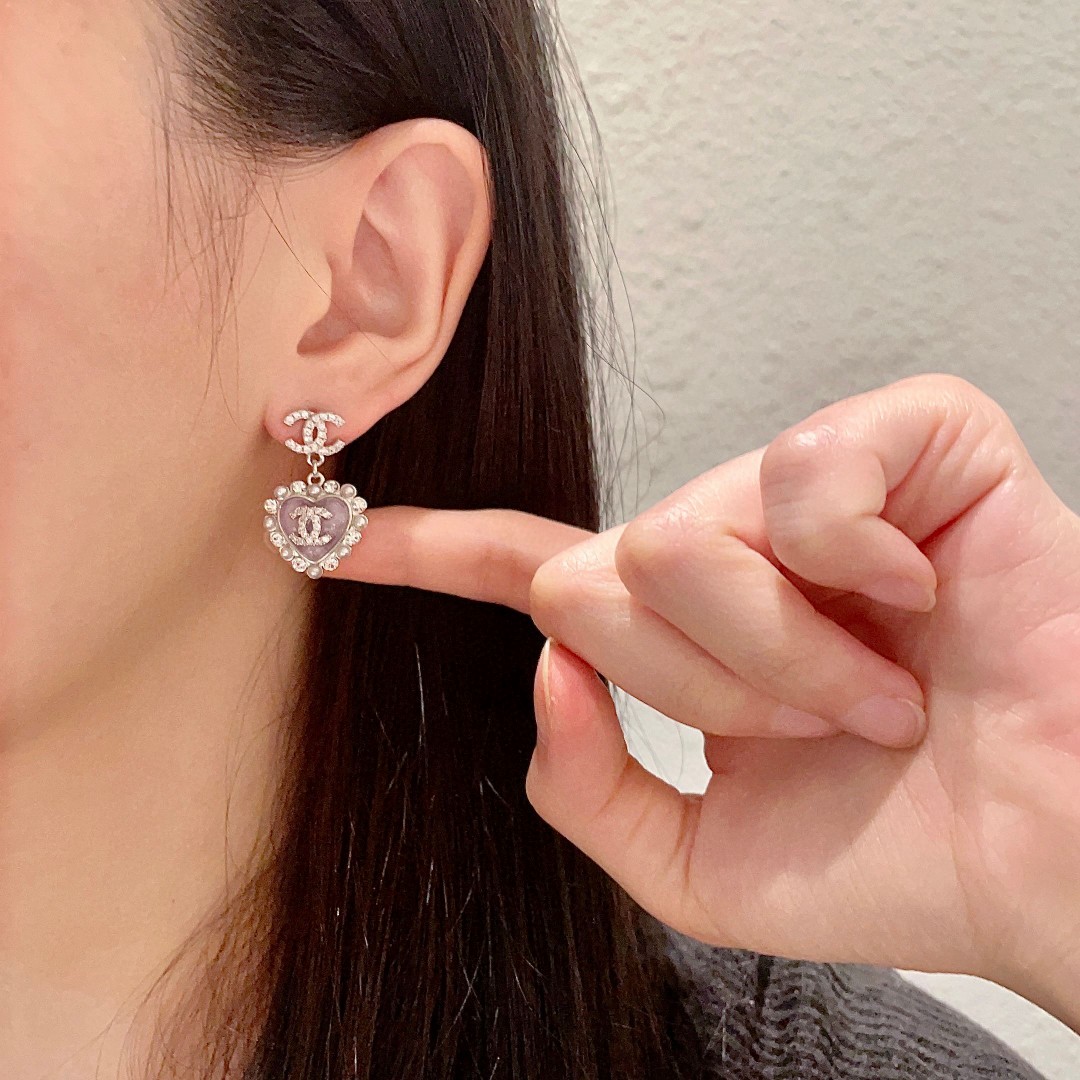  Chanel香奈儿 中古 双C耳钉👀原版复刻logo 小香家的款式真心无需多介绍😘🎶每一款都超好看，精