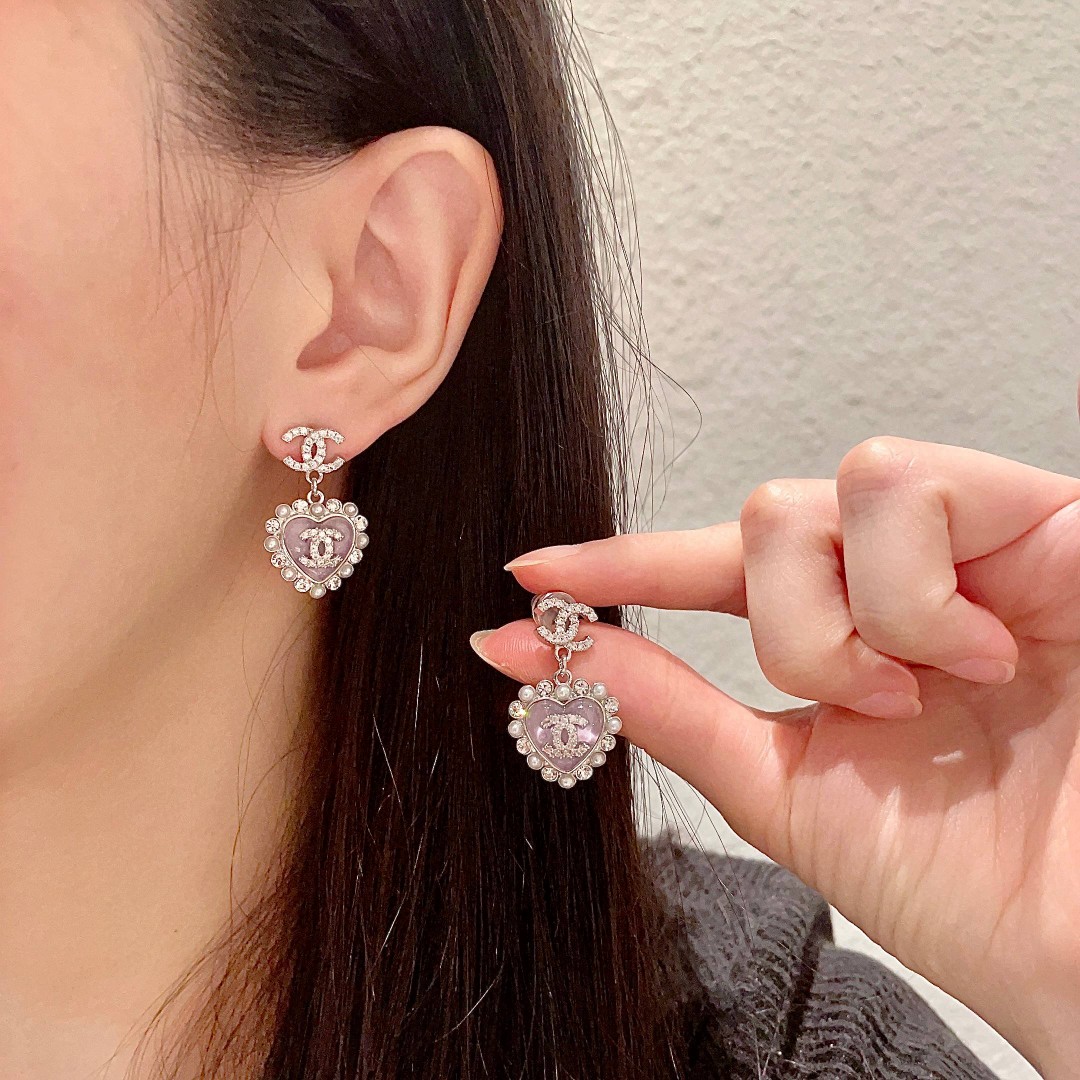  Chanel香奈儿 中古 双C耳钉👀原版复刻logo 小香家的款式真心无需多介绍😘🎶每一款都超好看，精